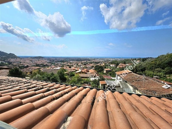 appartamento in vendita a Massa in zona Antona