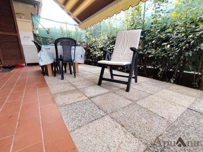 appartamento in vendita a Massa in zona Marina di Massa