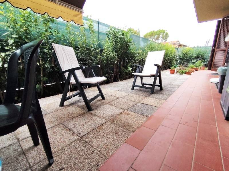 appartamento in vendita a Massa in zona Marina di Massa