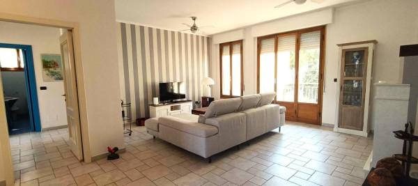 appartamento in vendita a Massa in zona Marina di Massa