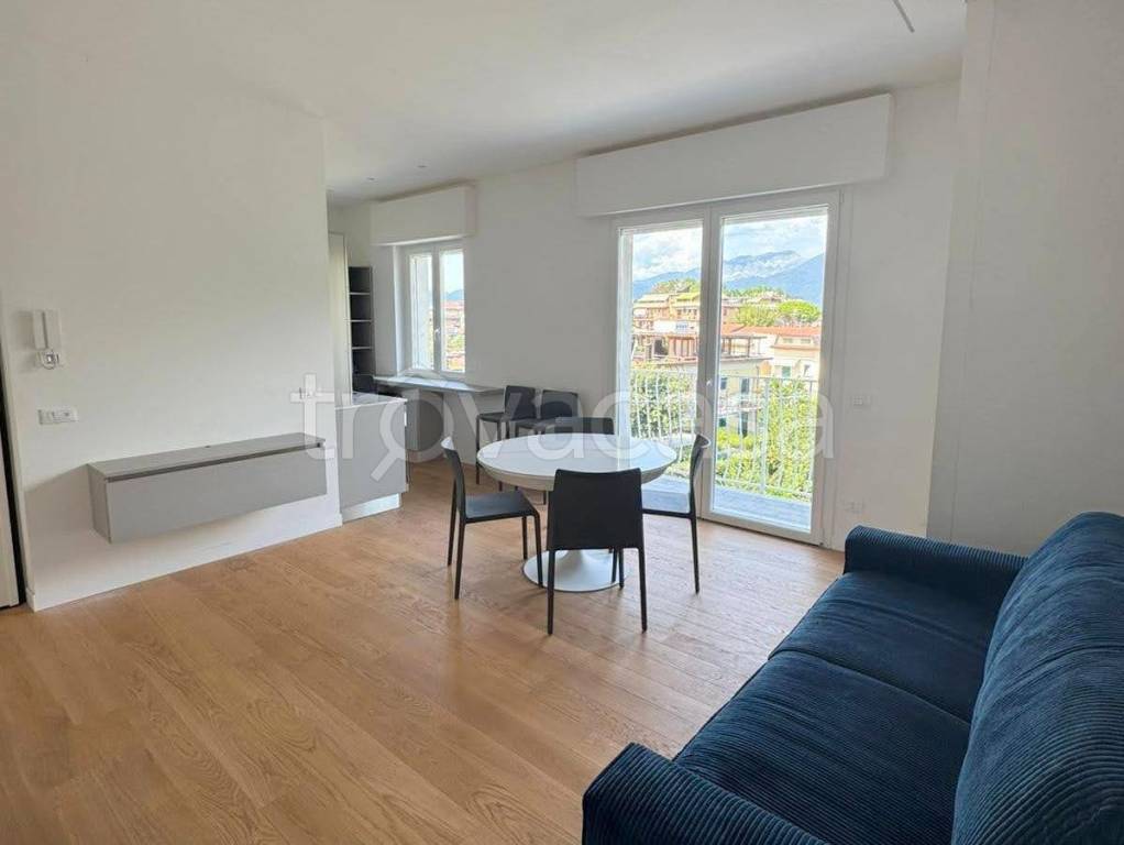 appartamento in vendita a Massa in zona Marina dei Ronchi