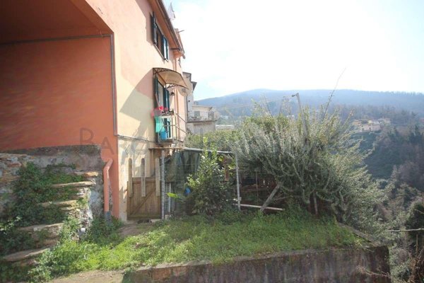 casa indipendente in vendita a Massa in zona Pariana