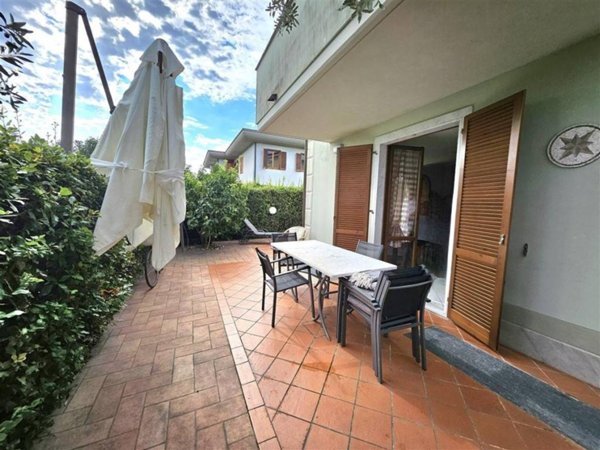 casa indipendente in vendita a Massa in zona Marina di Massa
