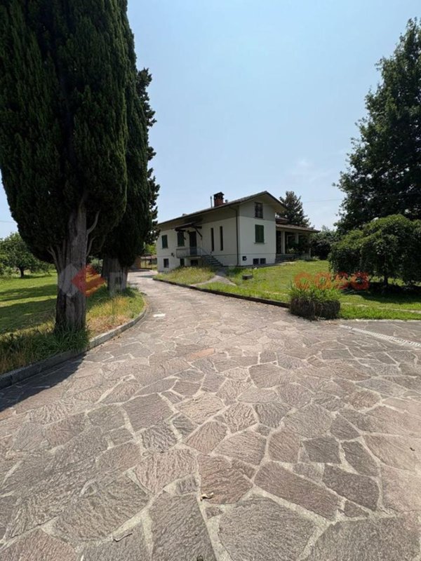 casa indipendente in vendita a Massa