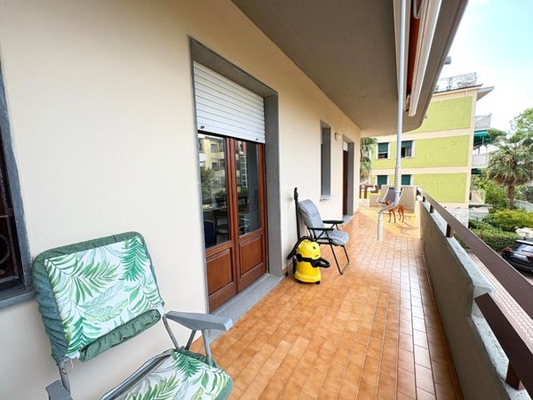 appartamento in vendita a Massa in zona Marina di Massa