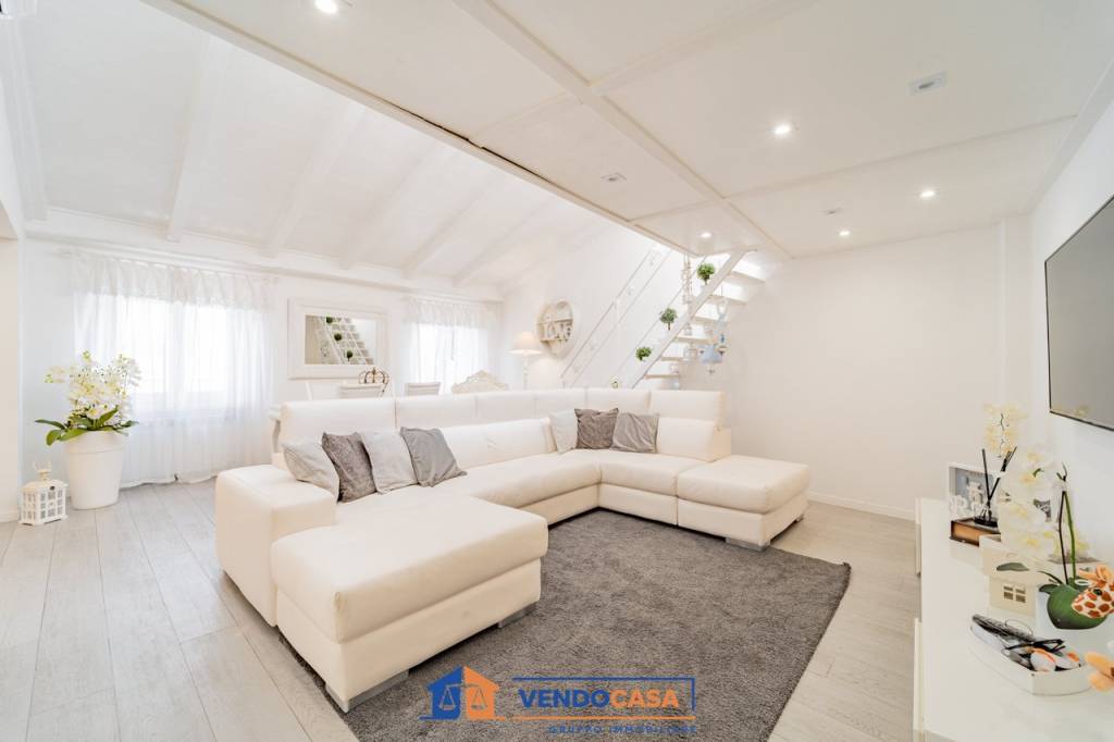 appartamento in vendita a Massa in zona Centro Storico