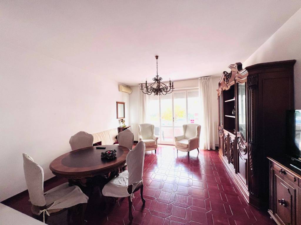 appartamento in vendita a Massa in zona Centro Storico