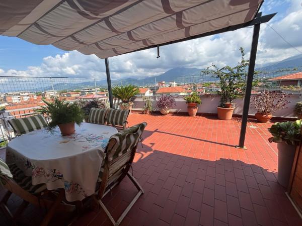 appartamento in vendita a Massa in zona Marina di Massa