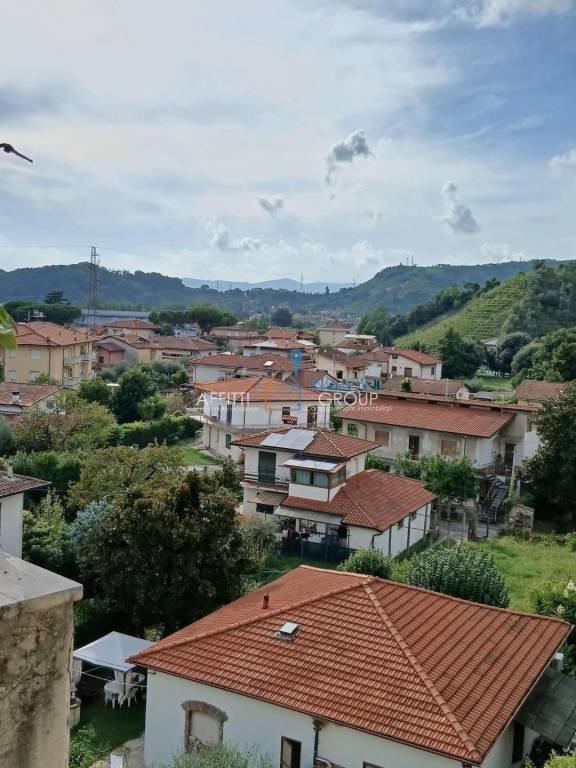 appartamento in vendita a Massa in zona Romagnano