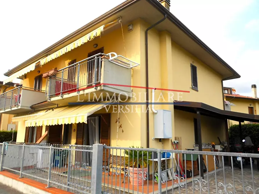 casa indipendente in vendita a Massa