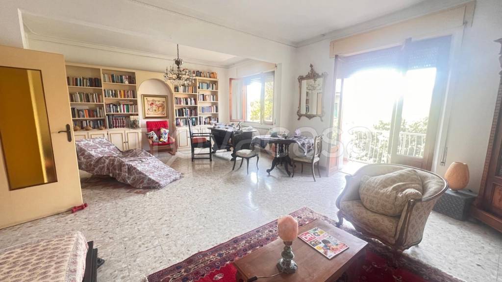 appartamento in vendita a Massa in zona Centro Storico