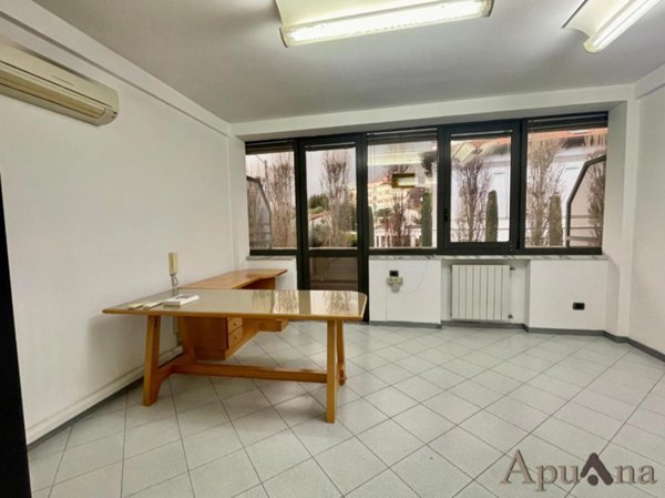 ufficio in vendita a Massa in zona Centro Storico