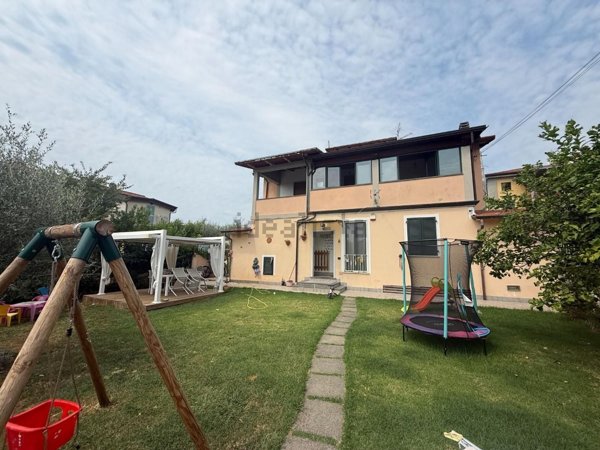 casa semindipendente in vendita a Massa in zona Mirteto