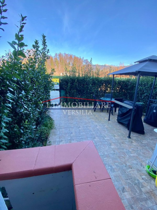 casa indipendente in vendita a Massa in zona Marina di Massa