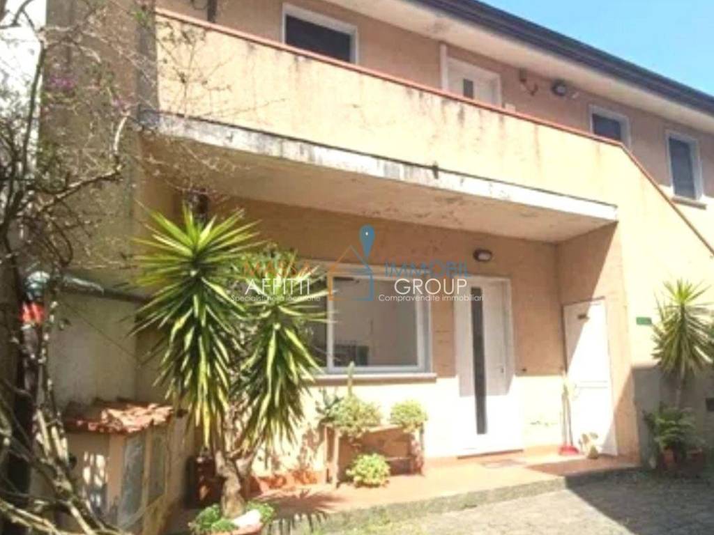 casa indipendente in vendita a Massa in zona Centro Storico