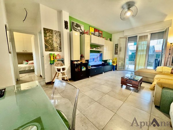appartamento in vendita a Massa in zona Marina di Massa