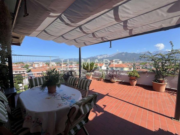 appartamento in vendita a Massa in zona Marina di Massa