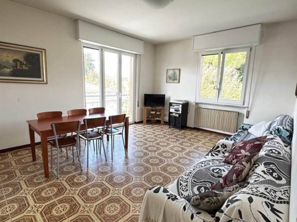 appartamento in vendita a Massa in zona Marina di Massa