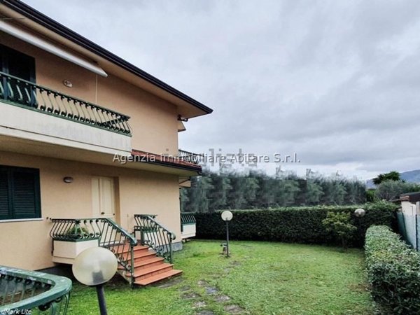 casa indipendente in vendita a Massa in zona Centro Storico