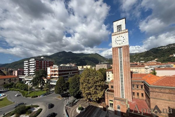 appartamento in vendita a Massa in zona Centro Storico