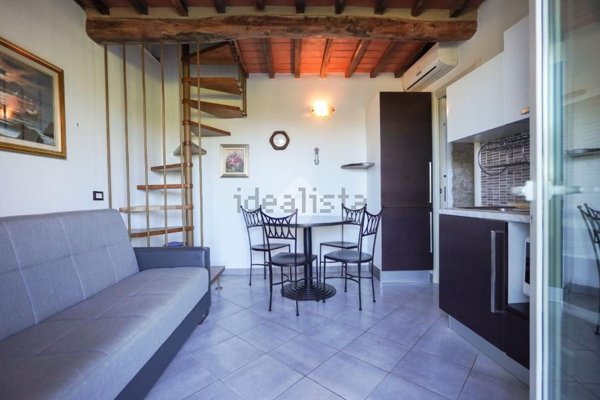 casa indipendente in vendita a Massa