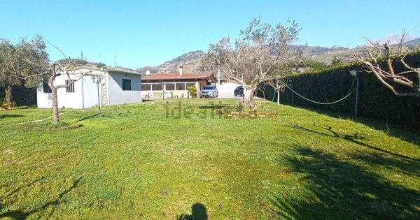 casa indipendente in vendita a Massa in zona Romagnano