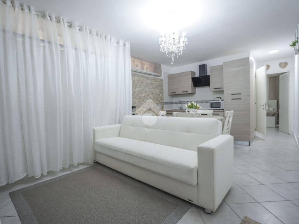appartamento in vendita a Massa in zona Marina dei Ronchi