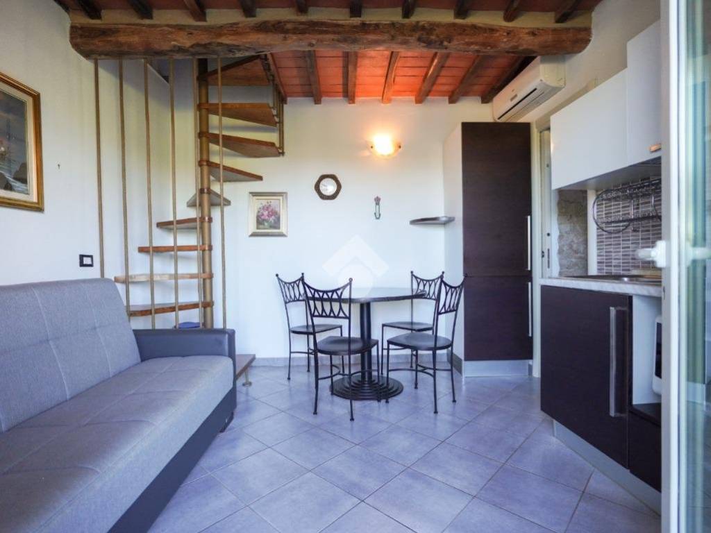 casa indipendente in vendita a Massa in zona Marina di Massa
