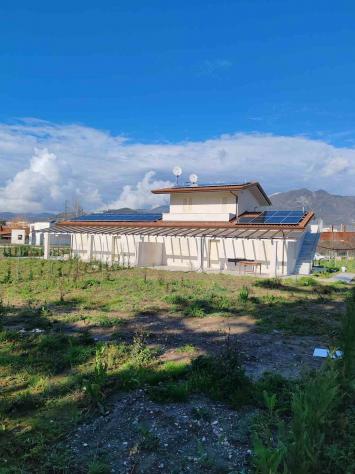 casa indipendente in vendita a Massa in zona Marina di Massa
