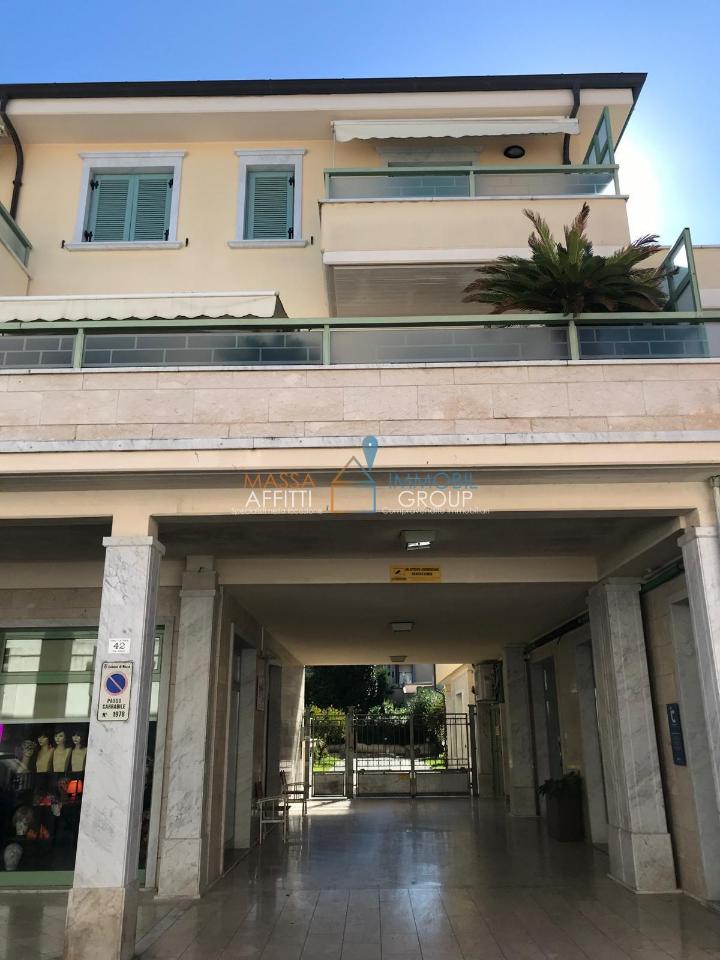 appartamento in vendita a Massa in zona Marina di Massa