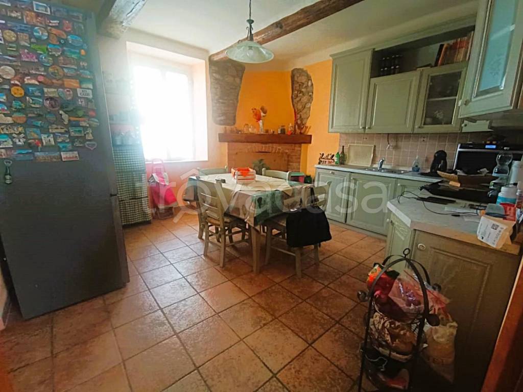 casa indipendente in vendita a Massa in zona Castagnola