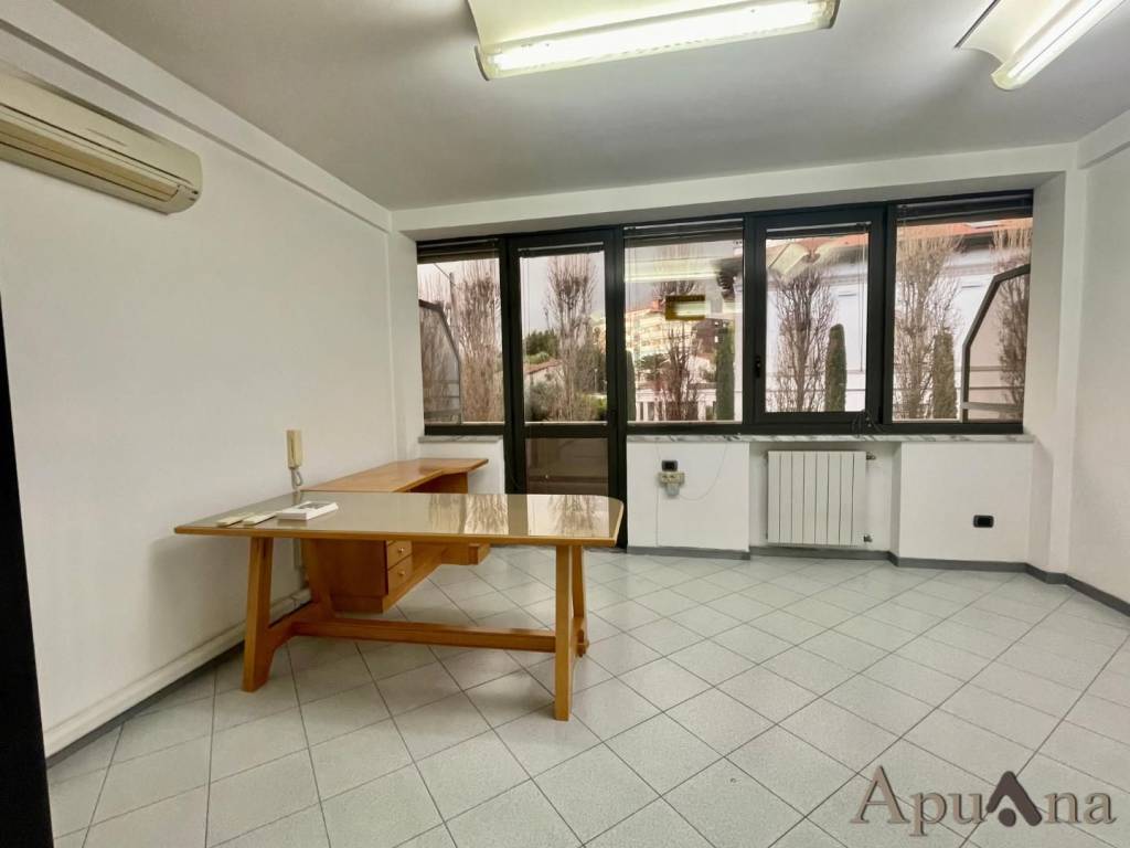 ufficio in vendita a Massa in zona Centro Storico