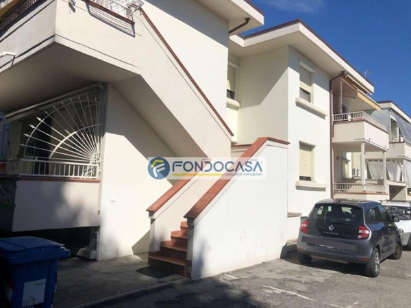 appartamento in vendita a Massa in zona Marina di Massa