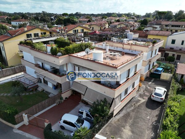 appartamento in vendita a Massa in zona Marina di Massa