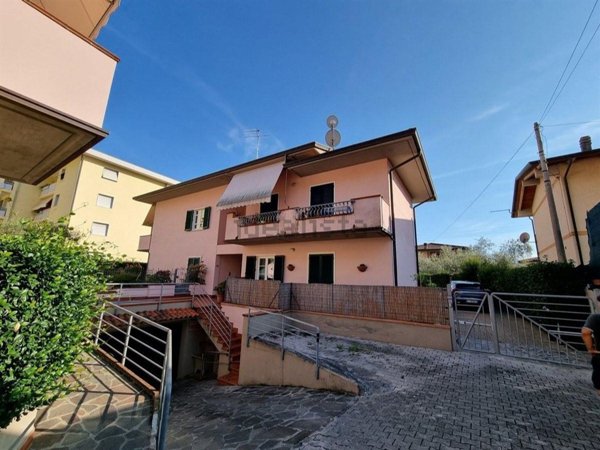 appartamento in vendita a Massa in zona Centro Storico