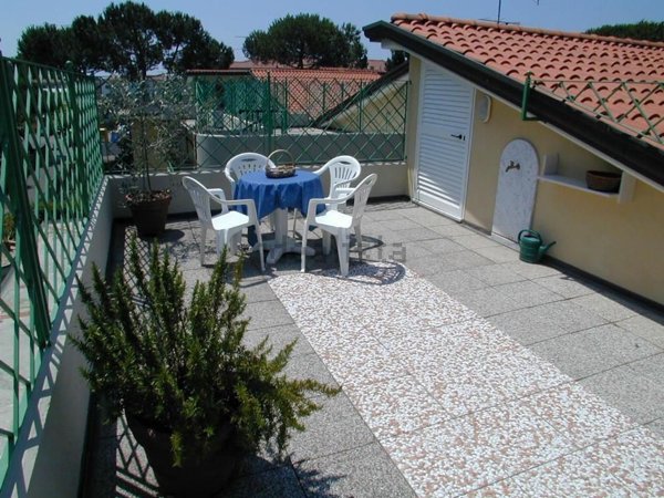 appartamento in vendita a Massa in zona Marina dei Ronchi