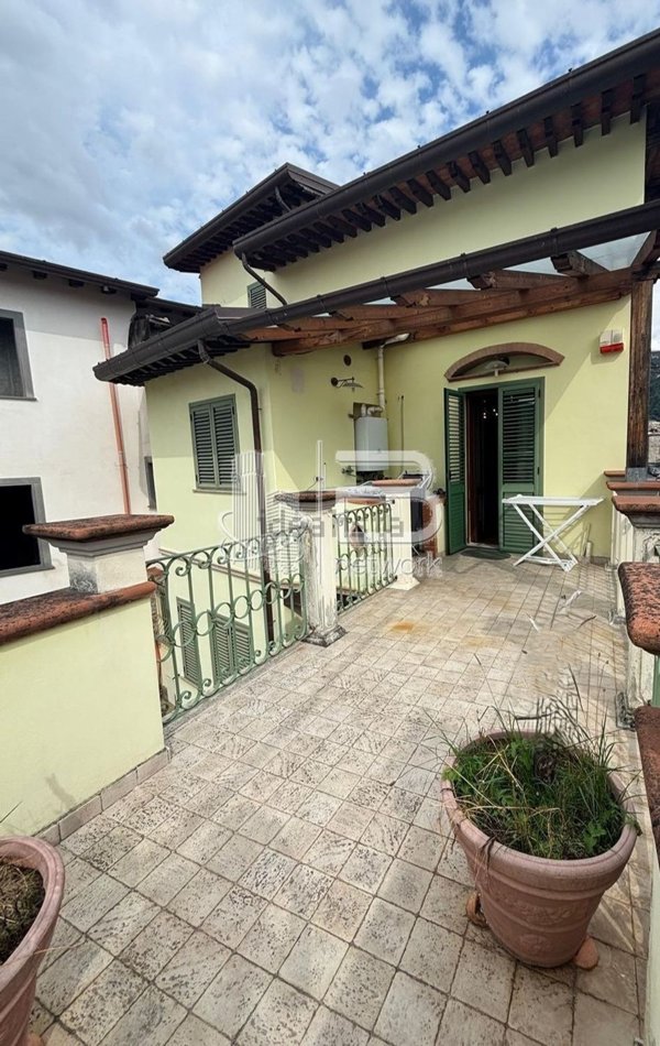 casa indipendente in vendita a Massa in zona Castagnola