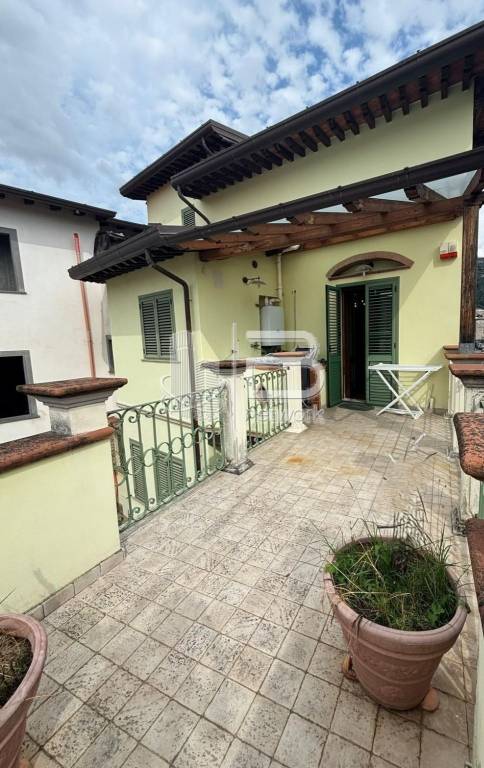 casa indipendente in vendita a Massa in zona Castagnola