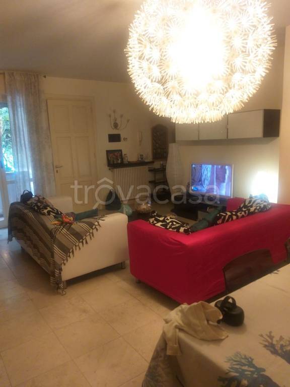 casa indipendente in vendita a Massa in zona Marina di Massa