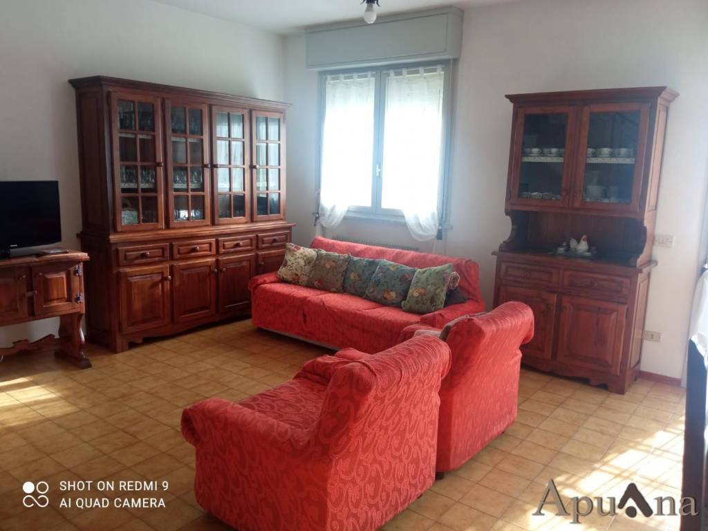 casa indipendente in vendita a Massa in zona Marina di Massa