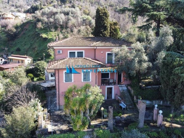 casa indipendente in vendita a Massa