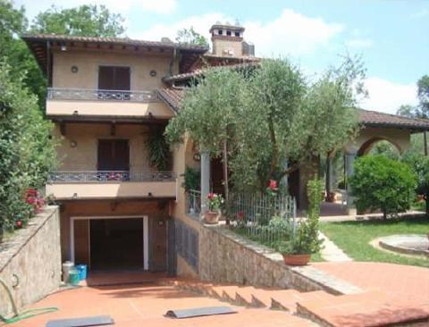 casa indipendente in vendita a Massa