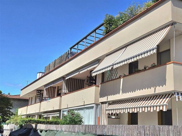 appartamento in vendita a Massa in zona Marina di Massa