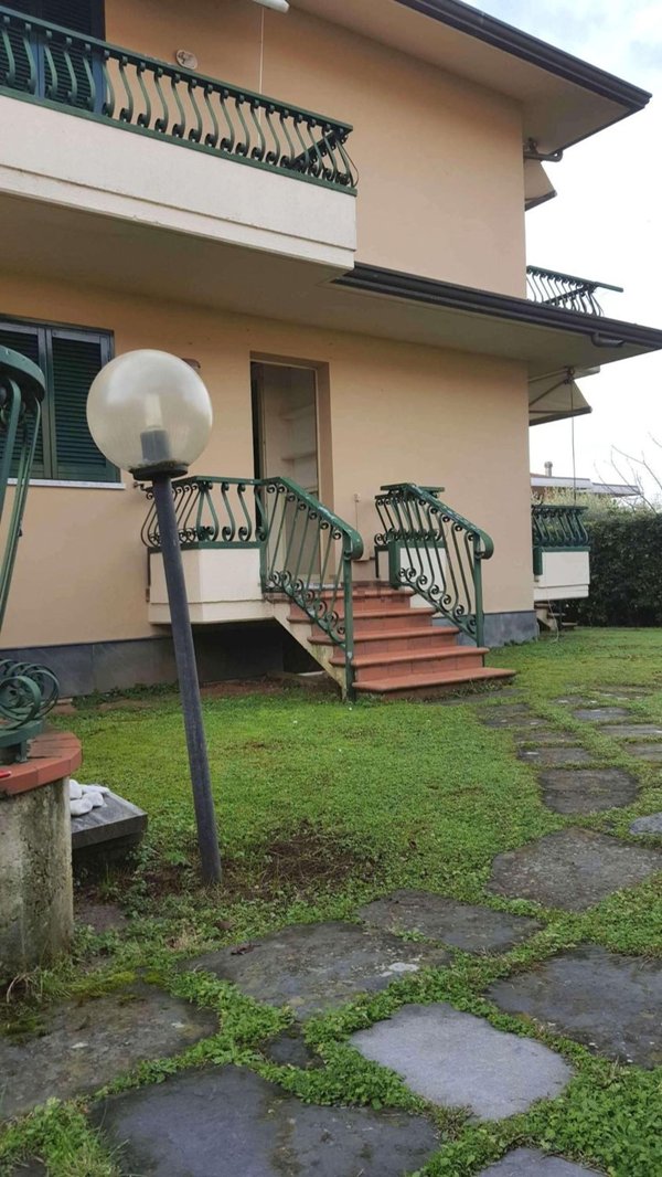 casa indipendente in vendita a Massa in zona Centro Storico