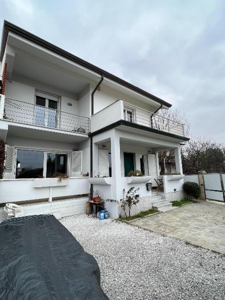 casa indipendente in vendita a Massa in zona Centro Storico