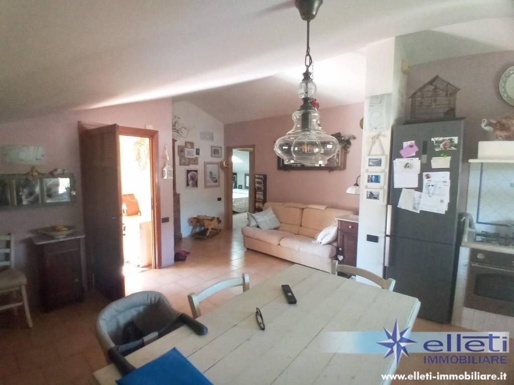 casa indipendente in vendita a Massa in zona Marina di Massa