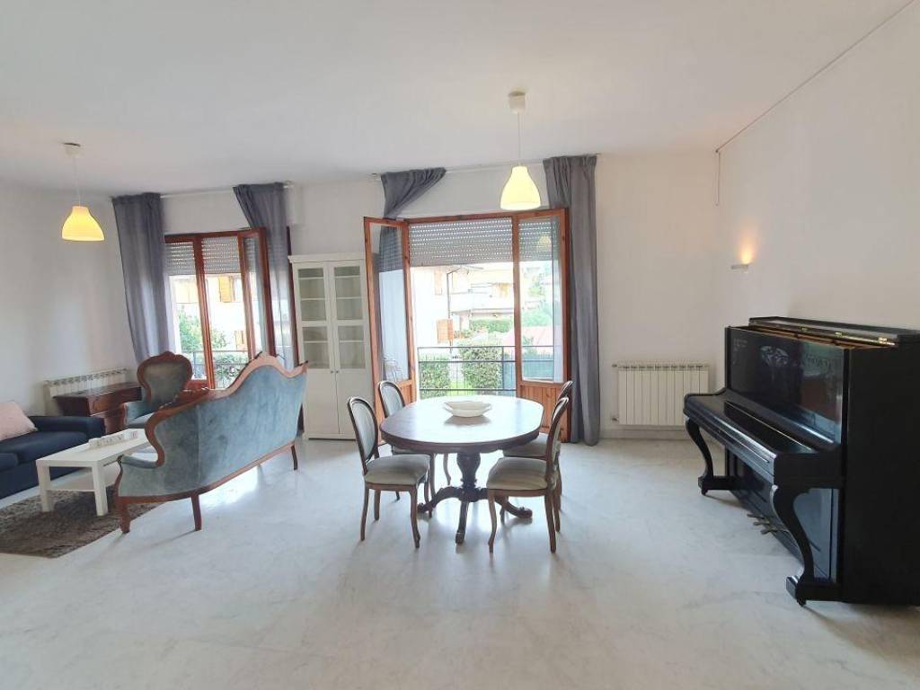 appartamento in vendita a Massa in zona Marina dei Ronchi