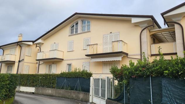 appartamento in vendita a Massa in zona Marina di Massa