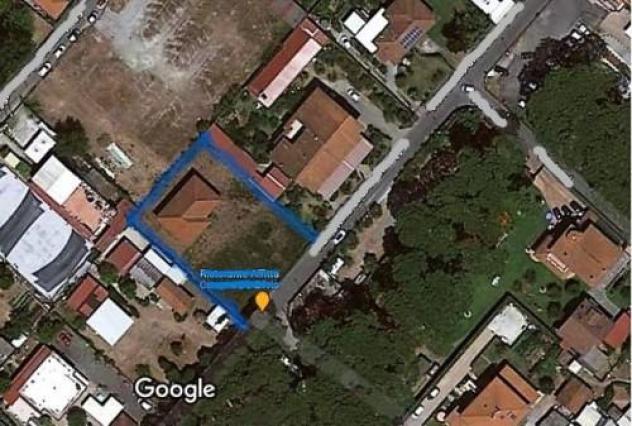 casa indipendente in vendita a Massa in zona Marina di Massa