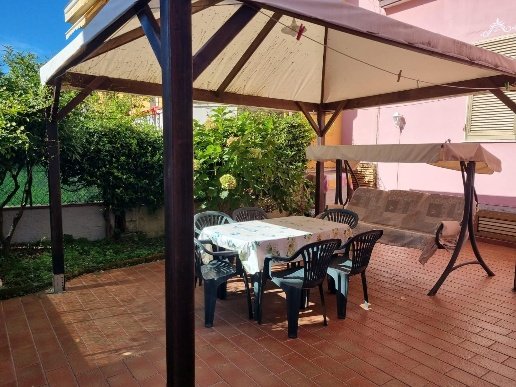 appartamento in vendita a Massa in zona Marina di Massa